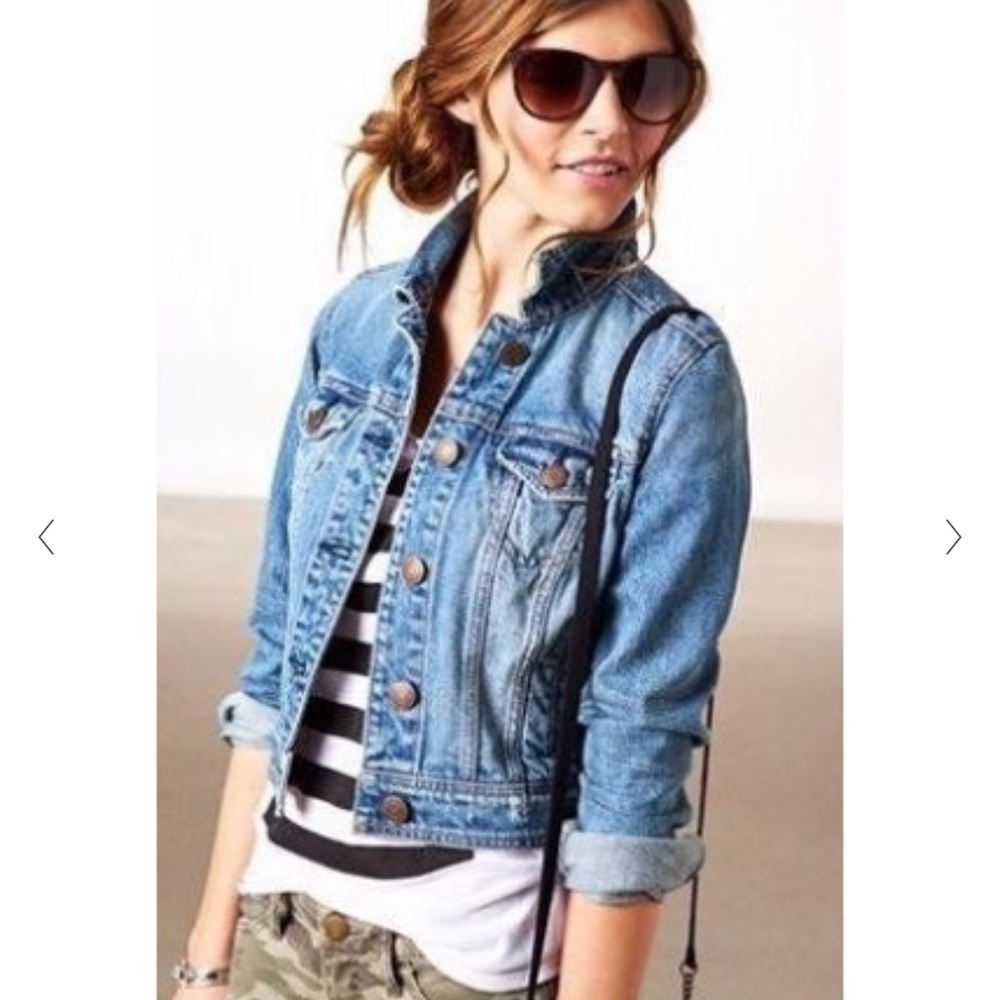 AE Denim Jean Jacket Size Small